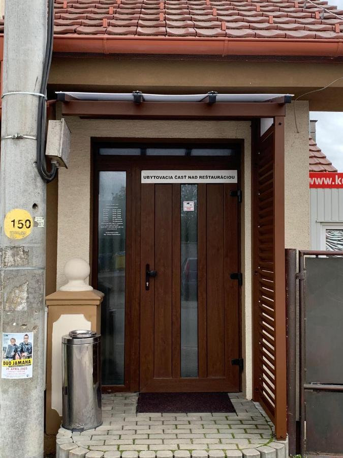 Restauracia-Penzion Altana Ludanice Eksteriør bilde